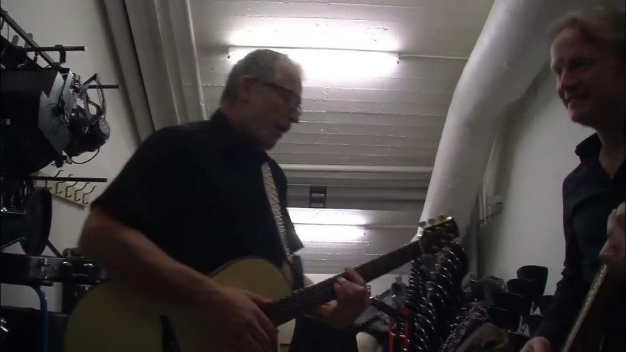 Lars H.U.G. - Hvorfor er lykken så lunefuld (akustisk backstage december 2013)